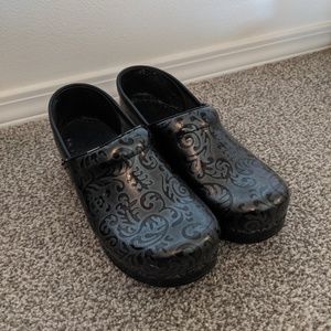 Dansko - Black Paisley (7.5/8)